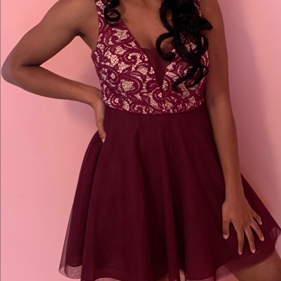 🤍❤️Burgundy Dress with detailed accents🤍❤️ - Picture 6 of 6